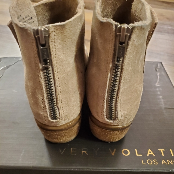 Very Volatile suede booties sz 8 - Picture 2 of 5